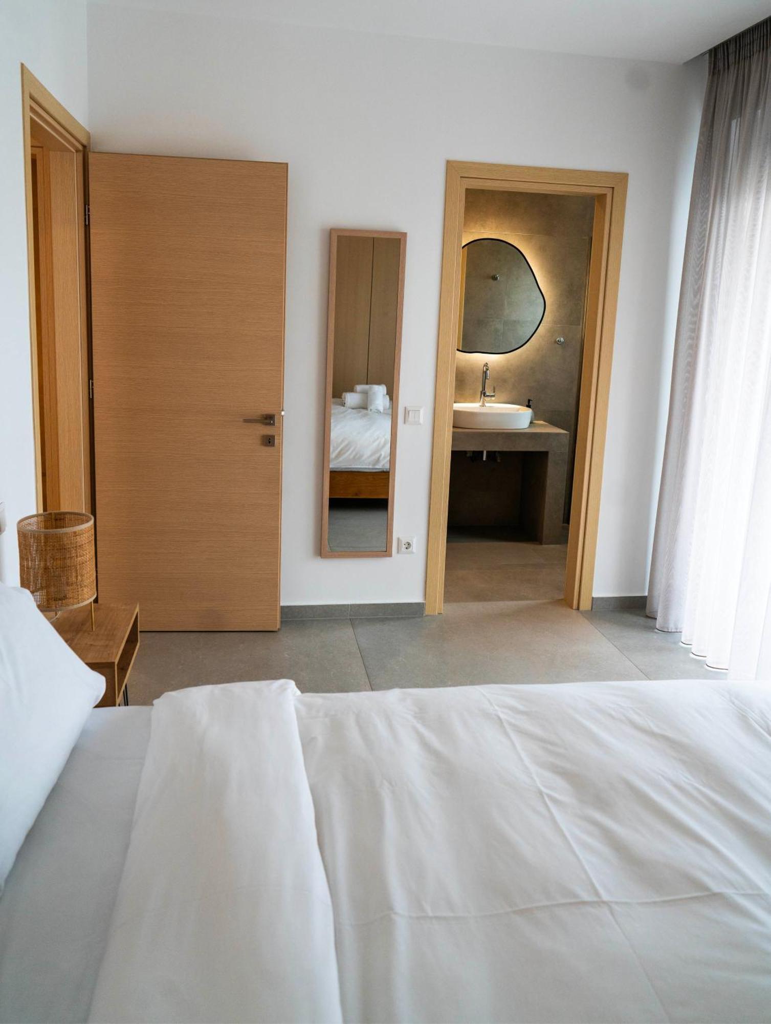 White Luxury Apartment Trikala  Ngoại thất bức ảnh