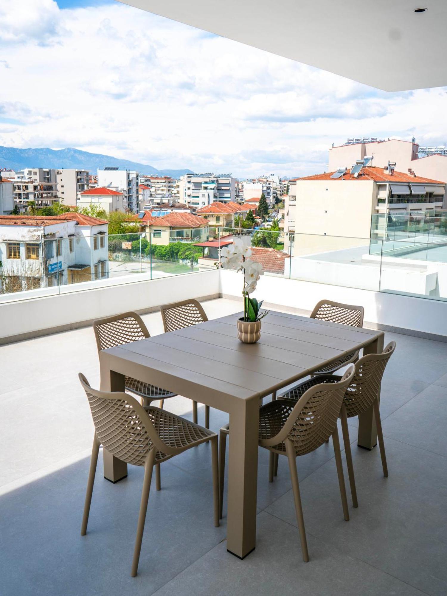 White Luxury Apartment Trikala  Ngoại thất bức ảnh