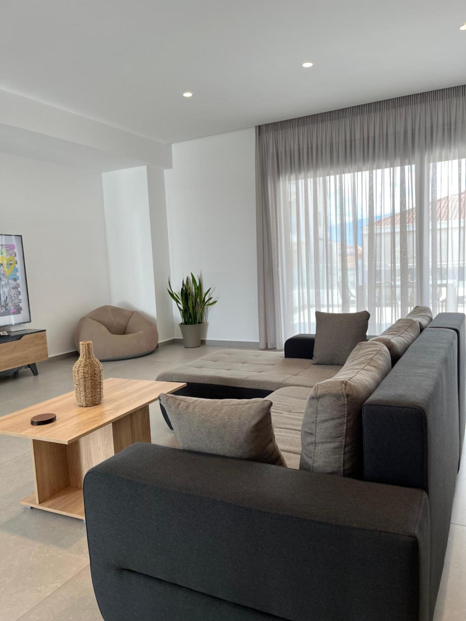 White Luxury Apartment Trikala  Ngoại thất bức ảnh