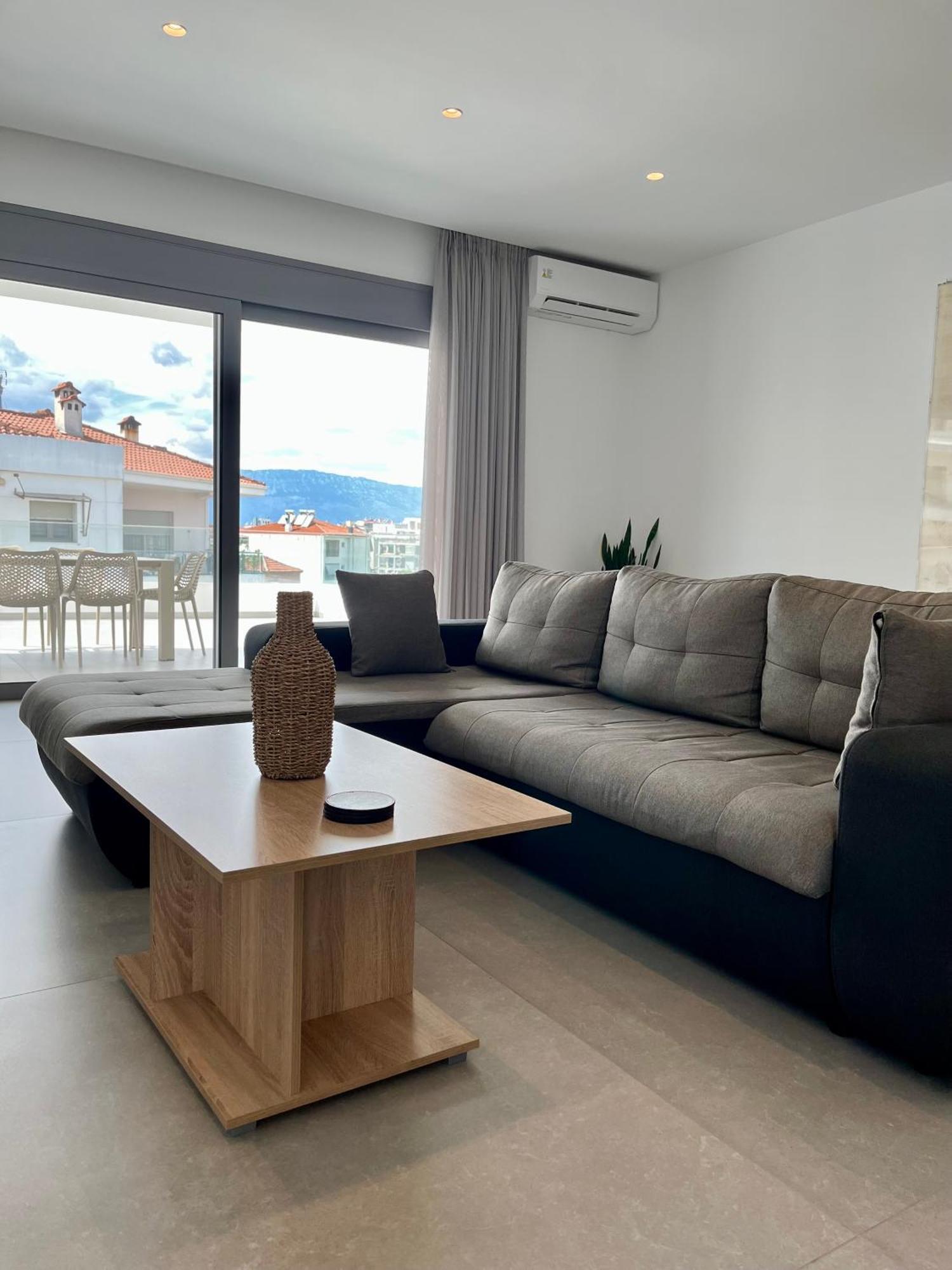 White Luxury Apartment Trikala  Ngoại thất bức ảnh